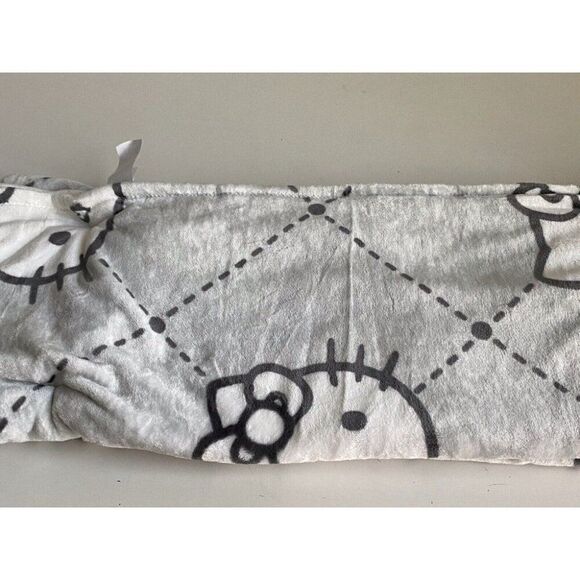 HELLO KITTY Blanket Throw 50"x70" Super Soft Plush Gray Pink White NEW - Picture 12 of 15